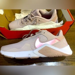 Women’s Nike Legend Essential 2 size 9.5